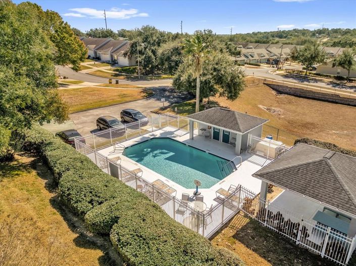 Image No.25-2 Bed Townhouse for sale