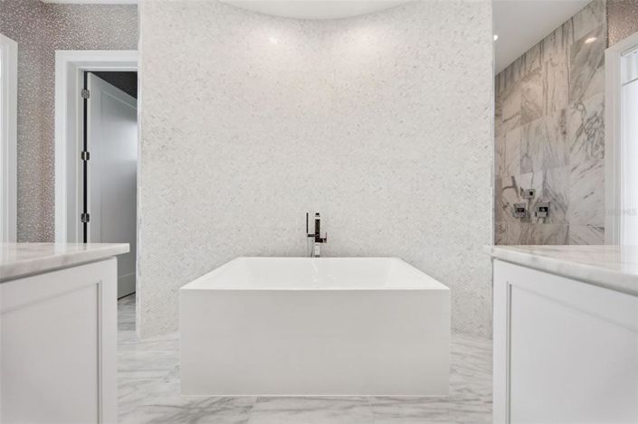 Image No.16-5 Bed House for sale