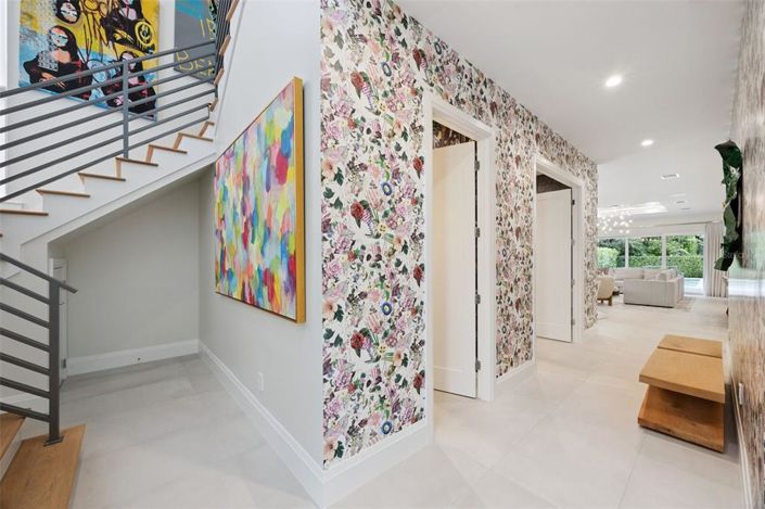 Image No.3-5 Bed House for sale