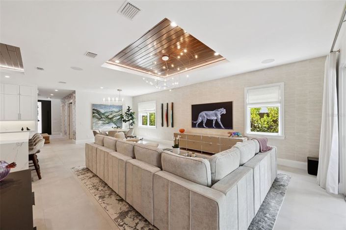 Image No.7-5 Bed House for sale