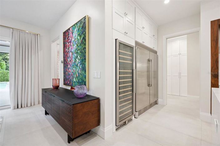 Image No.8-5 Bed House for sale