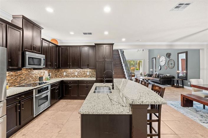 Image No.10-4 Bed Townhouse for sale