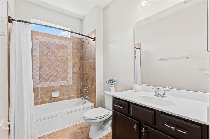 Image No.38-4 Bed Townhouse for sale