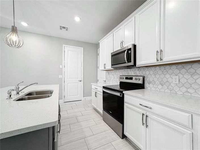 Image No.10-3 Bed House for sale