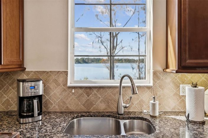 Image No.18-3 Bed Townhouse for sale