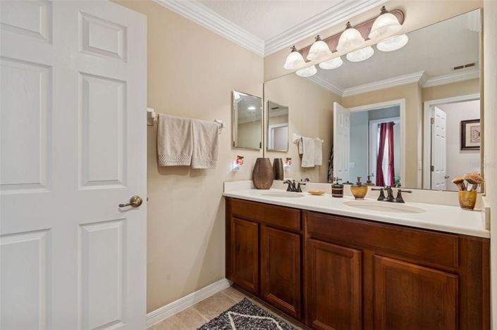 Image No.30-3 Bed Townhouse for sale