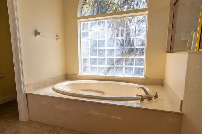 Image No.22-4 Bed House for sale