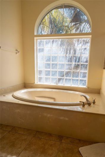 Image No.23-4 Bed House for sale