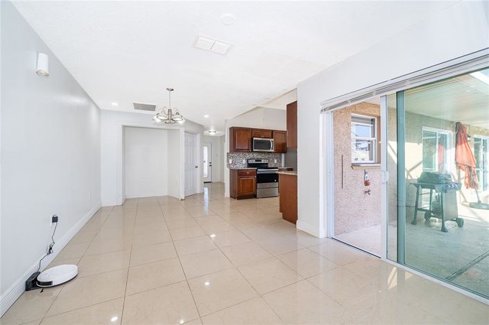 Image No.17-3 Bed House for sale