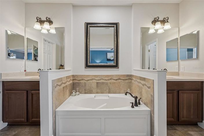 Image No.12-3 Bed Townhouse for sale