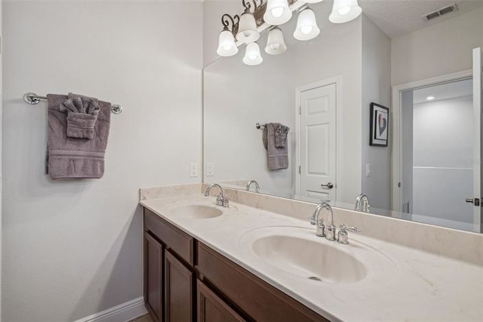 Image No.15-3 Bed Townhouse for sale