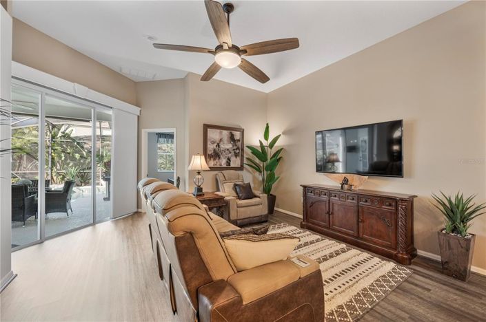 Image No.18-4 Bed House for sale