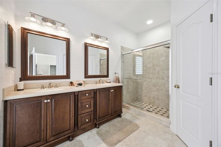 Image No.26-4 Bed House for sale