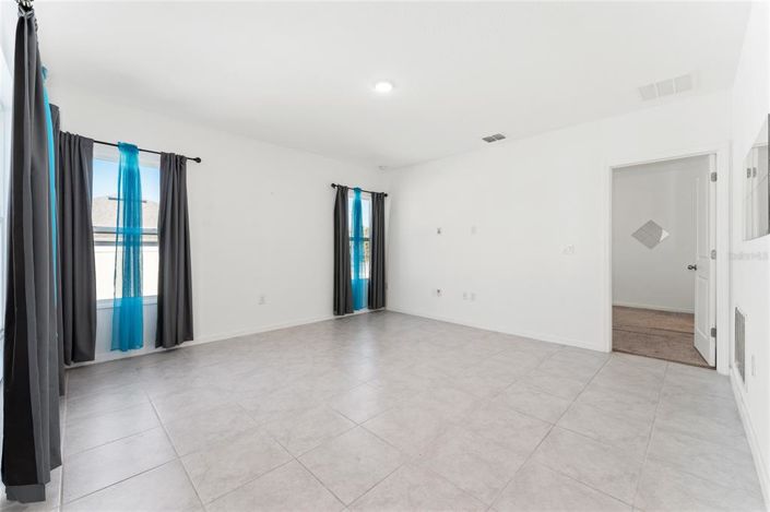 Image No.17-3 Bed House for sale