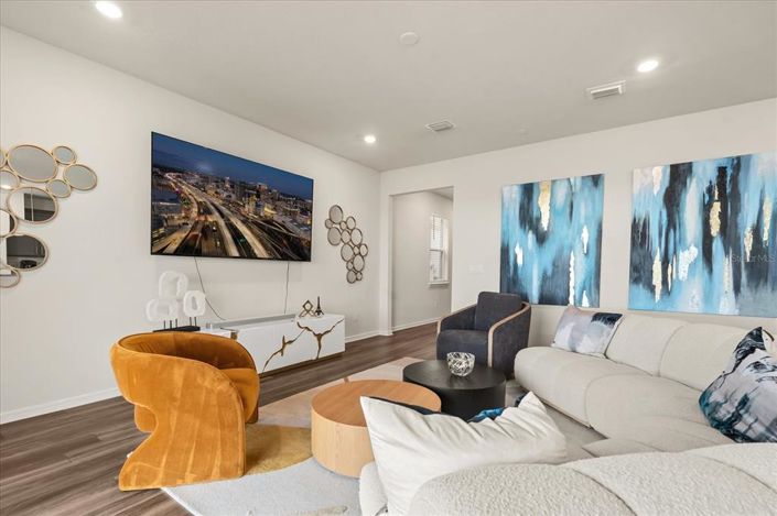 Image No.8-5 Bed House for sale