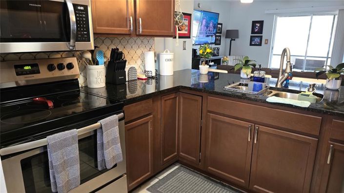 Image No.10-2 Bed Townhouse for sale