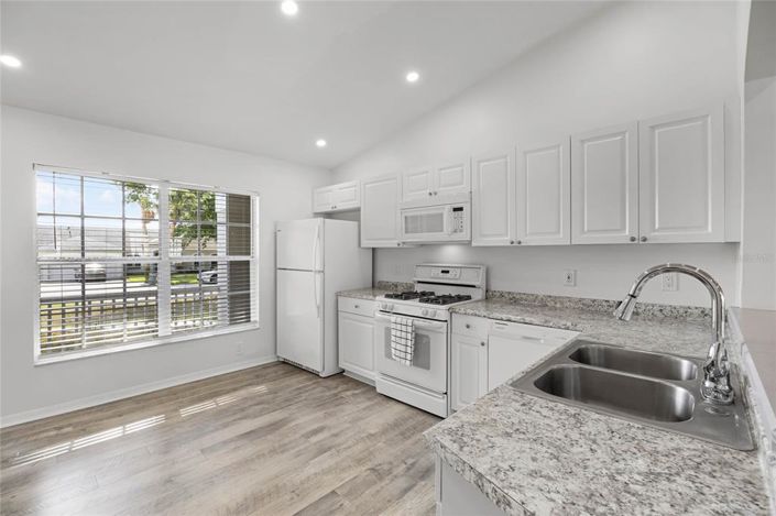 Image No.17-3 Bed House for sale