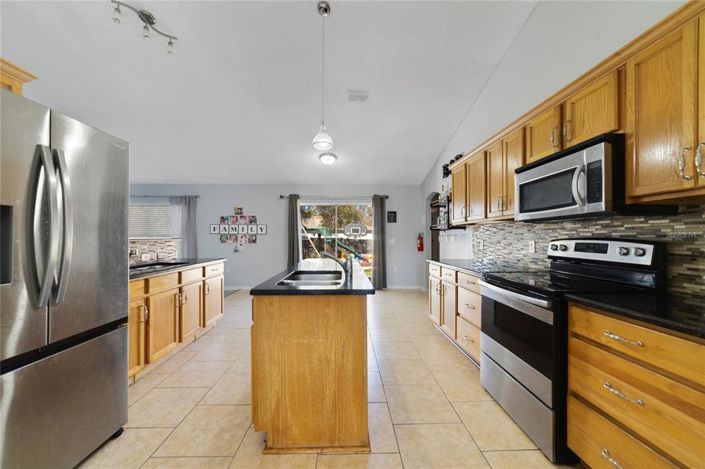 Image No.2-4 Bed House for sale