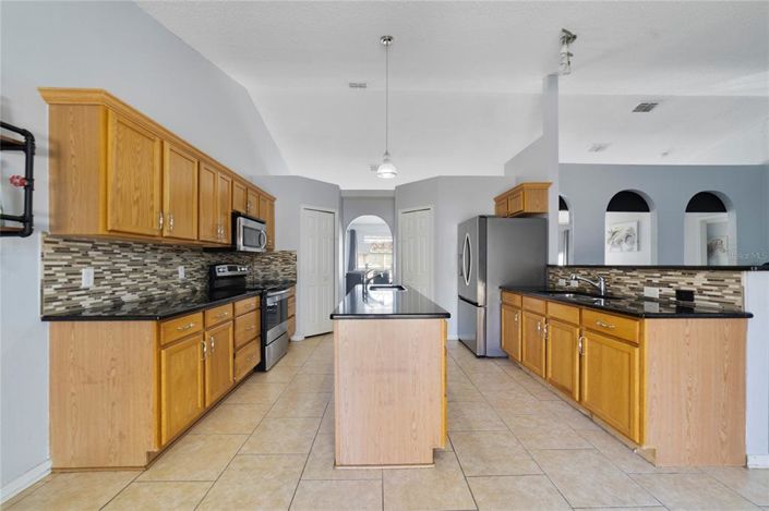 Image No.3-4 Bed House for sale