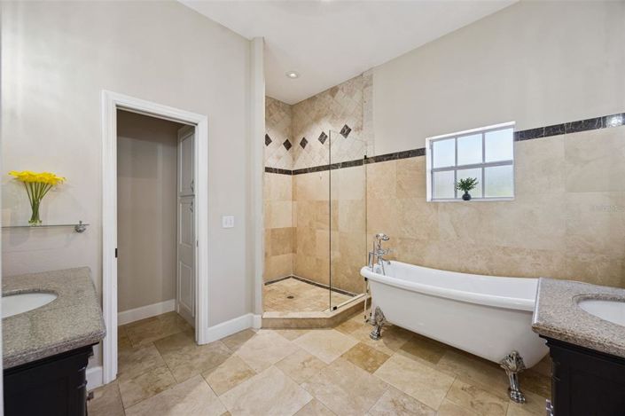 Image No.11-5 Bed House for sale