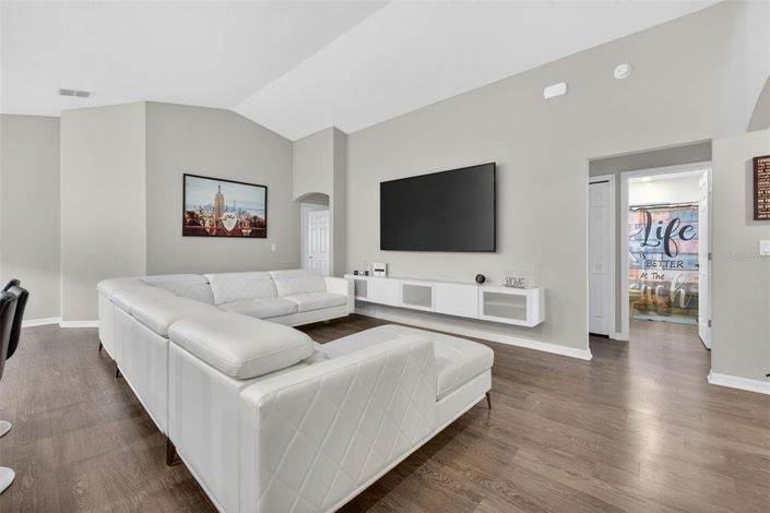 Image No.13-3 Bed House for sale