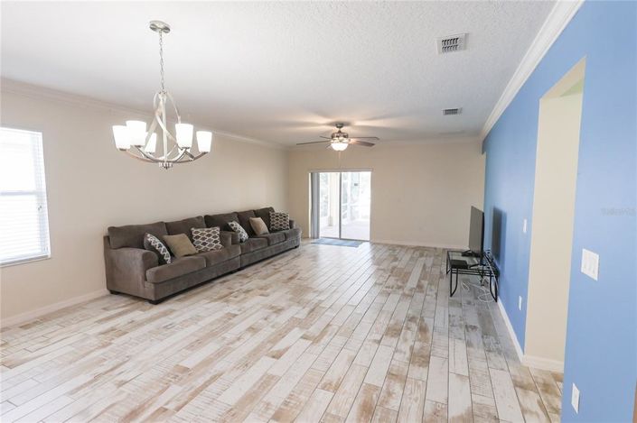 Image No.8-3 Bed House for sale