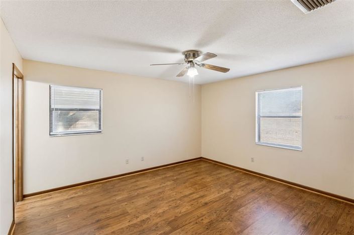 Image No.13-3 Bed House for sale