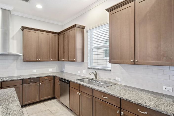 Image No.11-3 Bed House for sale