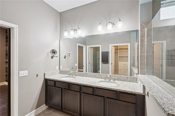 Image No.19-3 Bed House for sale