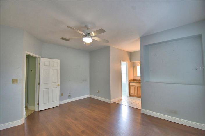 Image No.45-5 Bed House for sale