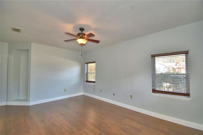 Image No.53-5 Bed House for sale