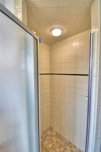 Image No.56-5 Bed House for sale