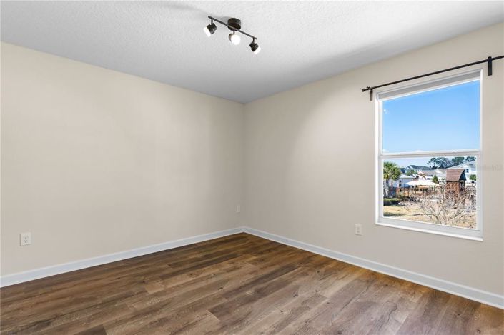 Image No.20-4 Bed House for sale