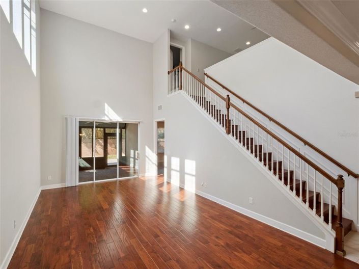 Image No.10-4 Bed Townhouse for sale