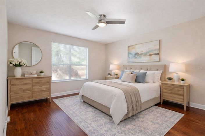 Image No.17-4 Bed Townhouse for sale