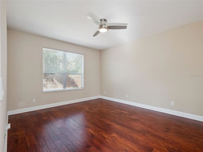 Image No.18-4 Bed Townhouse for sale