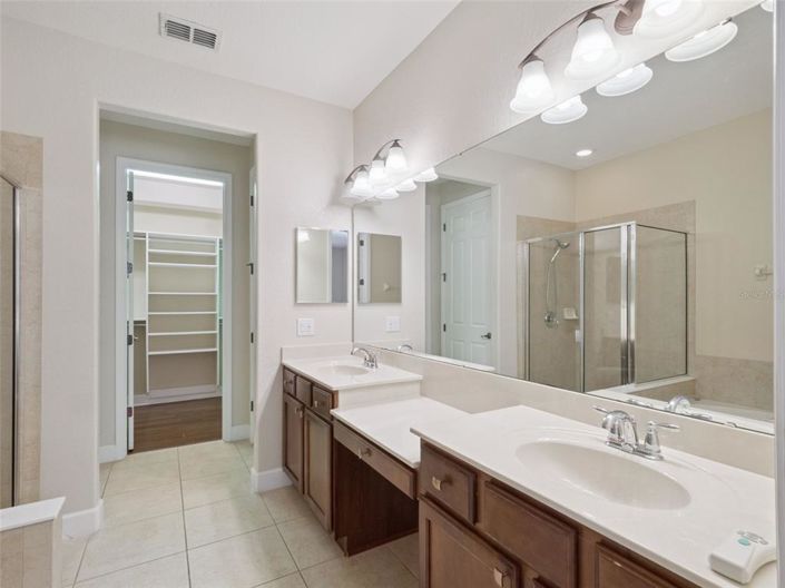 Image No.20-4 Bed Townhouse for sale