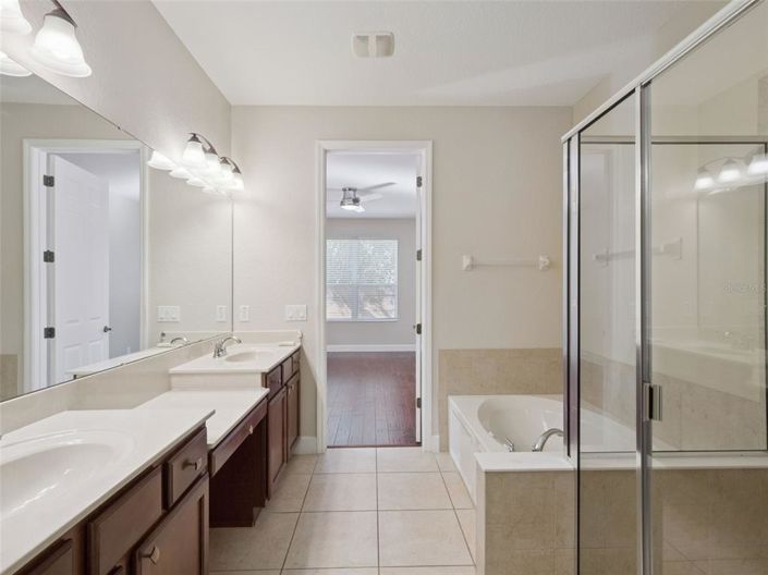 Image No.21-4 Bed Townhouse for sale