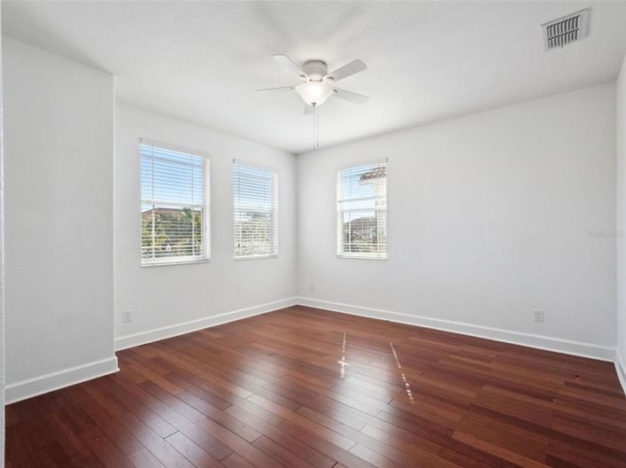 Image No.32-4 Bed Townhouse for sale