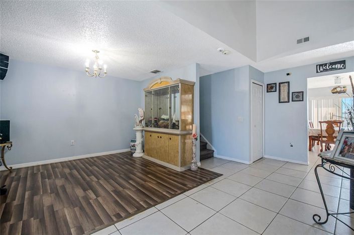 Image No.3-4 Bed House for sale