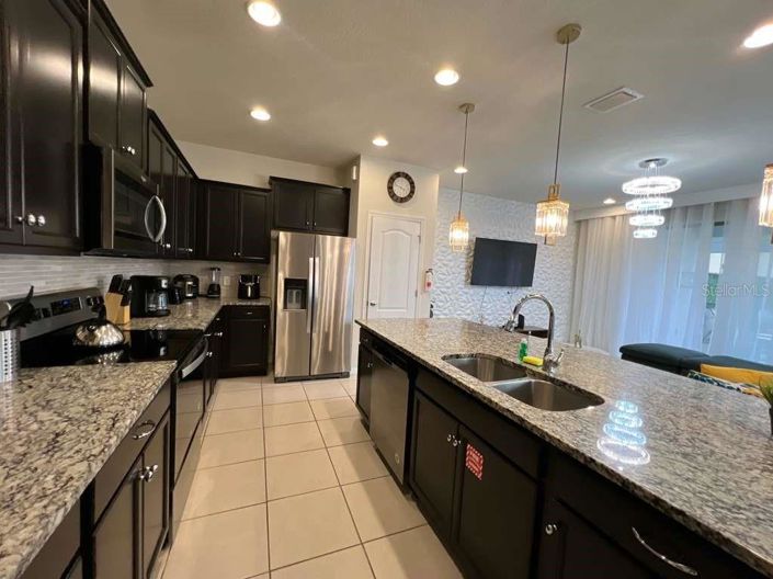 Image No.5-5 Bed Townhouse for sale