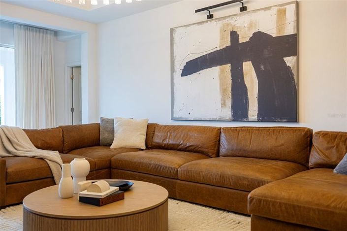 Image No.18-4 Bed House for sale