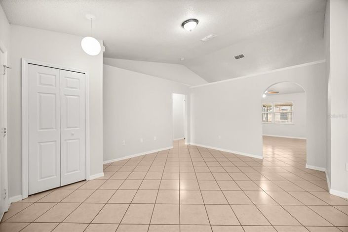 Image No.10-3 Bed House for sale