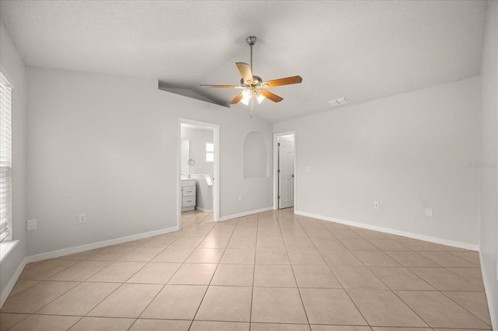 Image No.18-3 Bed House for sale