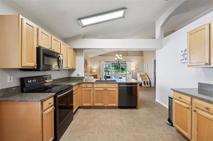 Image No.11-3 Bed House for sale