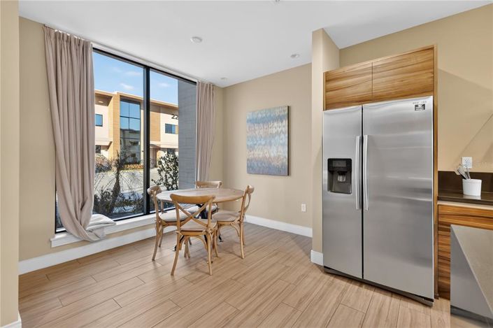 Image No.11-4 Bed Townhouse for sale