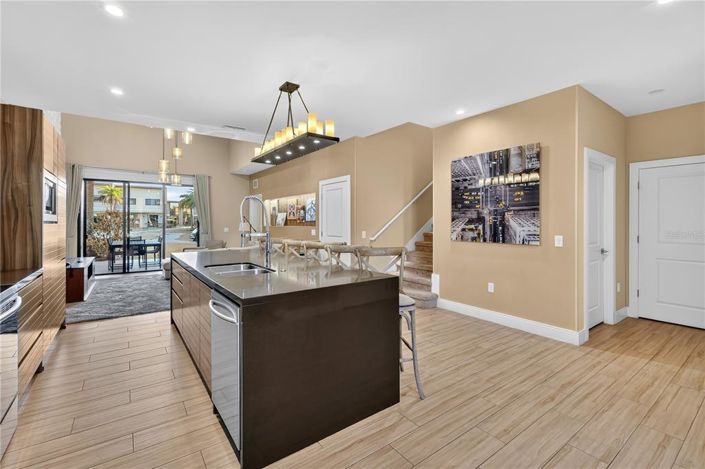 Image No.9-4 Bed Townhouse for sale