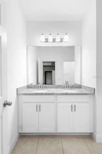 Image No.16-3 Bed Townhouse for sale