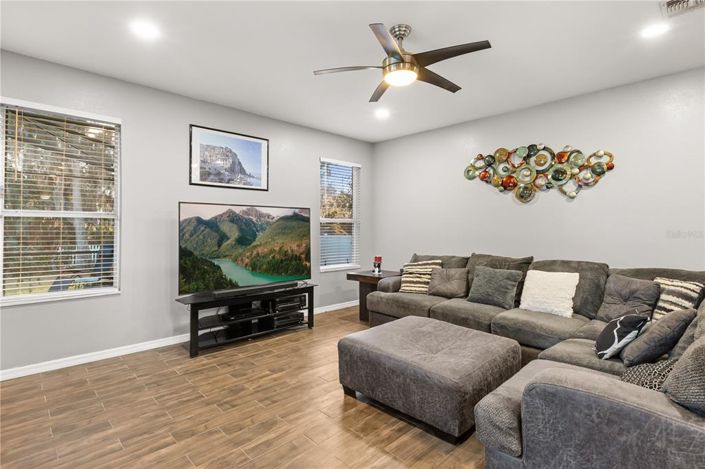 Image No.10-5 Bed House for sale