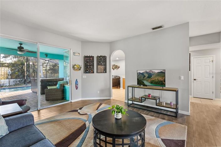 Image No.4-5 Bed House for sale